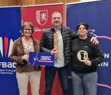 Remise à Chantecler Badminton de la récompense club engagé envers la féminisation 